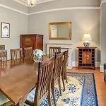 Villa With Park Views Close To Liverpool Centre